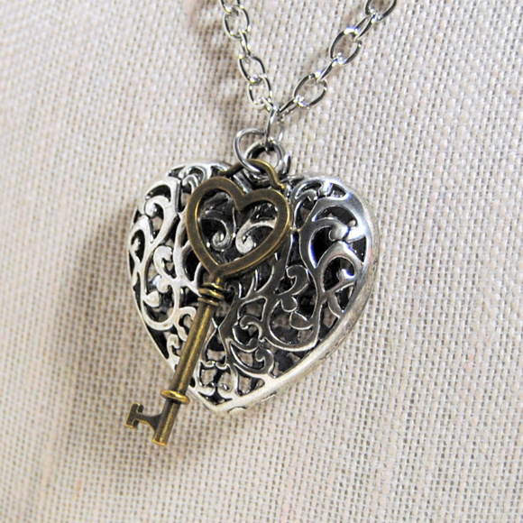Necklace Silver Filigree Heart Bronze Key - Picture 3 of 6